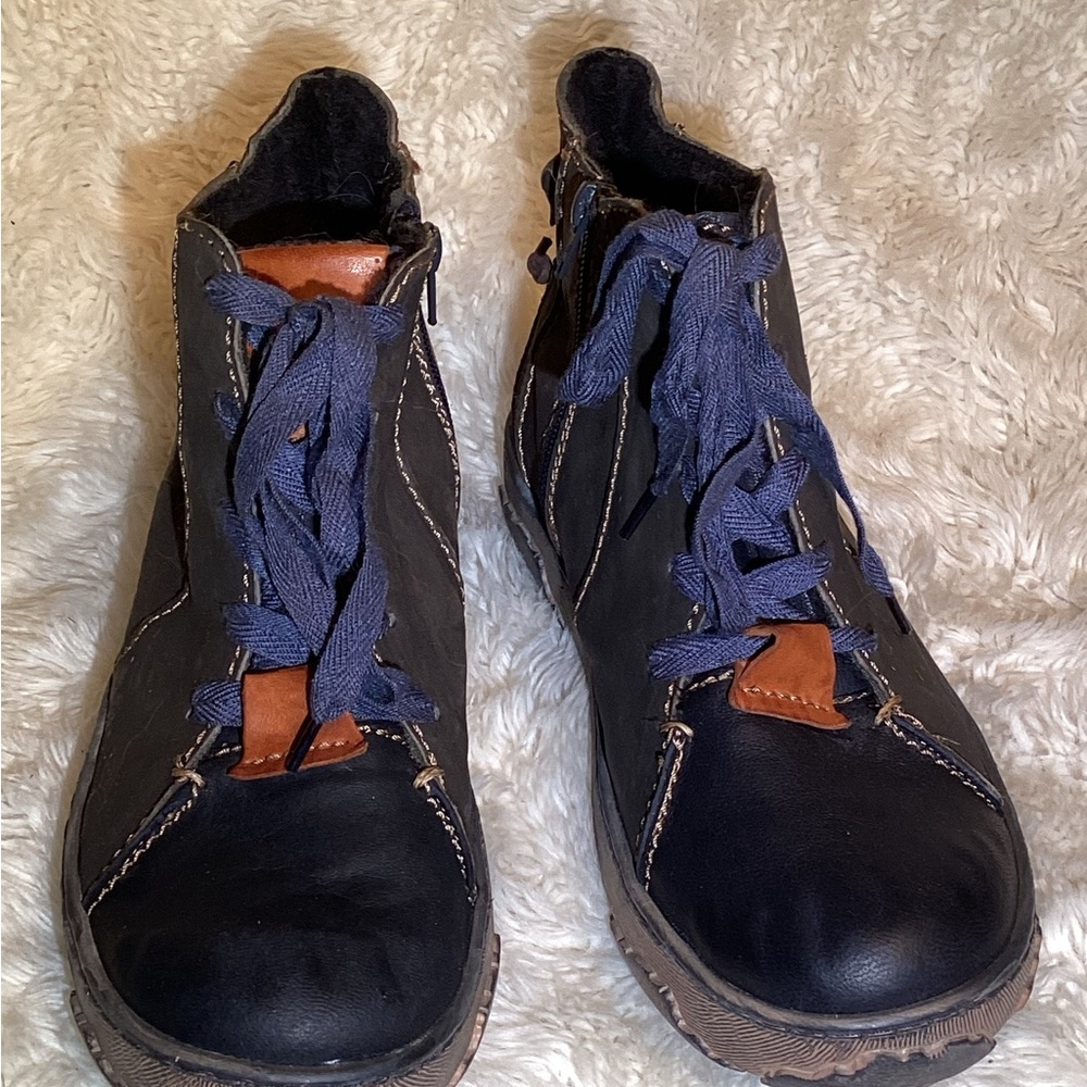 Rovers women’s lace up ankle boots size 9